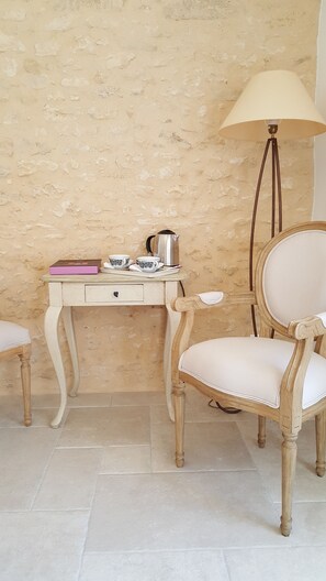 Double Room, Garden View | Room amenity - Domaine de Manilau - B&B (Le Buisson-de-Cadouin)