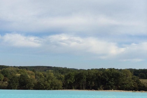 Seasonal outdoor pool, pool umbrellas, sun loungers