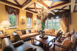 Villa | Wohnbereich | Flachbildfernseher