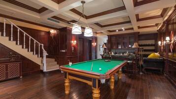 Villa | Schreibtisch, Verdunkelungsvorhänge, kostenloses WLAN, Bettwäsche