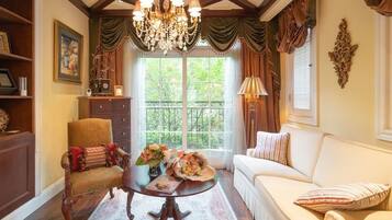 Villa | Wohnbereich | Flachbildfernseher