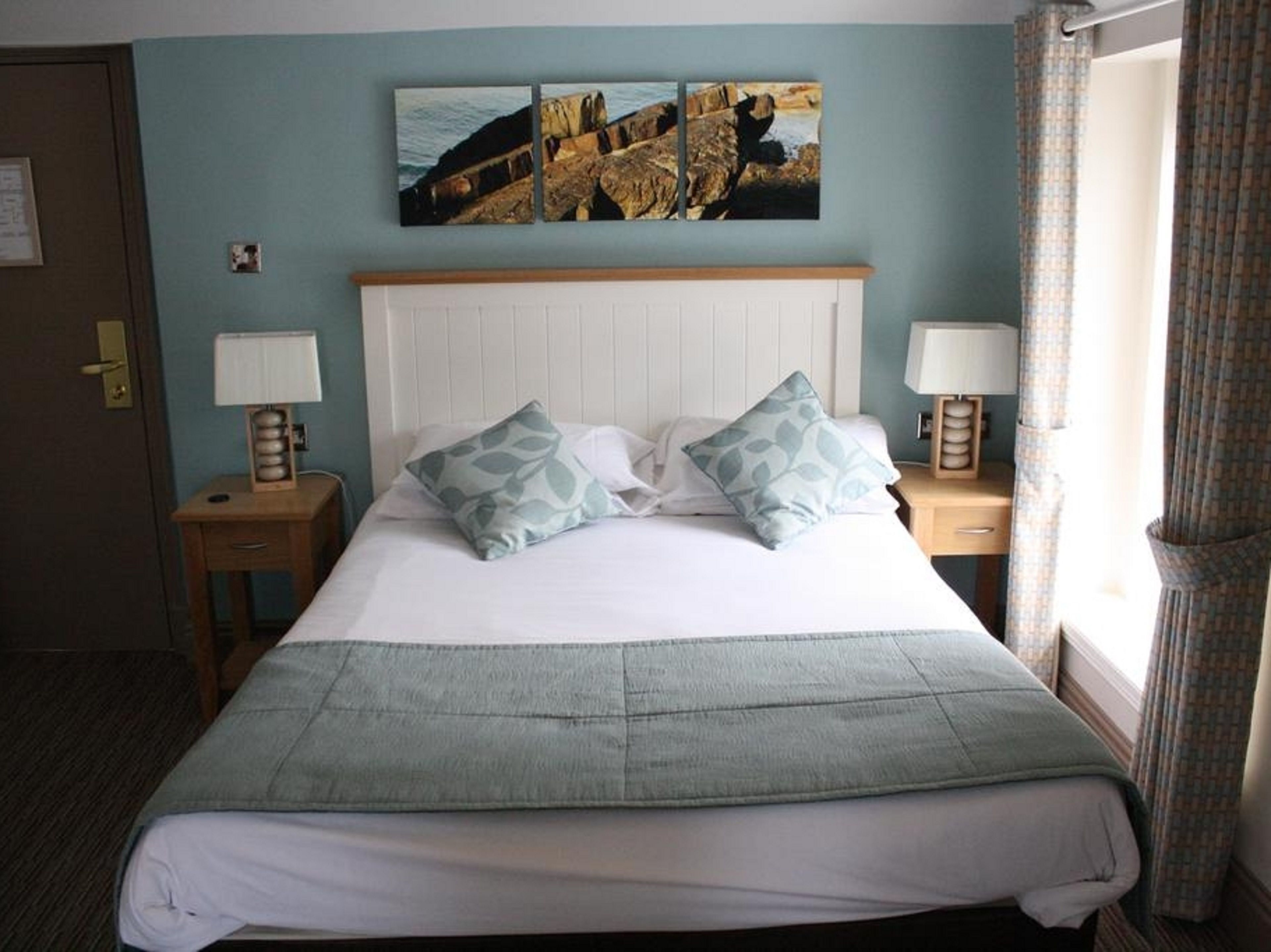 Desk, laptop workspace, iron/ironing board, free WiFi