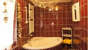 House, 2 Bedrooms | Bathroom | Free toiletries, towels