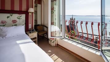 Superior Double Room, Ensuite, Sea View | 1 bedroom, Egyptian cotton sheets, premium bedding, in-room safe