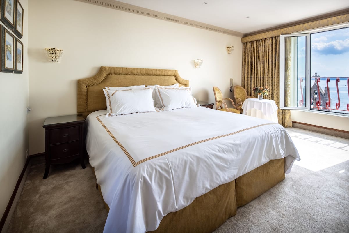 Quarto casal ou duplo superior, suíte, vista para o mar | 1 quarto, roupas de cama de algodão egípcio, roupas de cama premium