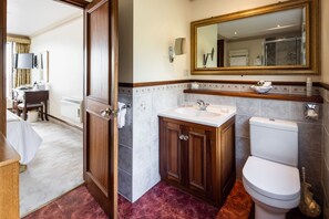 Superior Double or Twin Room, Ensuite, Sea View | Bathroom | Free toiletries, hair dryer, bathrobes, slippers