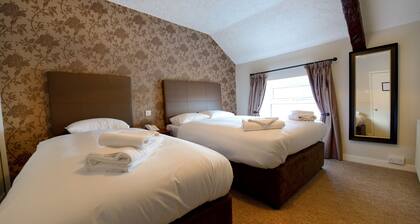 Savoy Country Inn