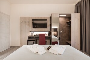 City Double or Twin Room, 1 Queen Bed | Room amenity - Le Nove Muse Guesthouse (Florence)