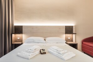 Classic Double or Twin Room, 1 Bedroom | 1 bedroom, minibar, in-room safe, desk - Le Nove Muse Guesthouse (Florence)