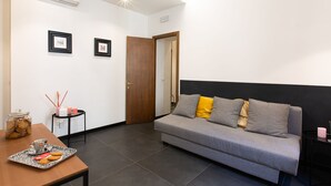 Lobby-lounge