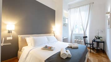 Suite Deluxe | Biancheria da letto di alta qualità, copriletto in piuma, minibar