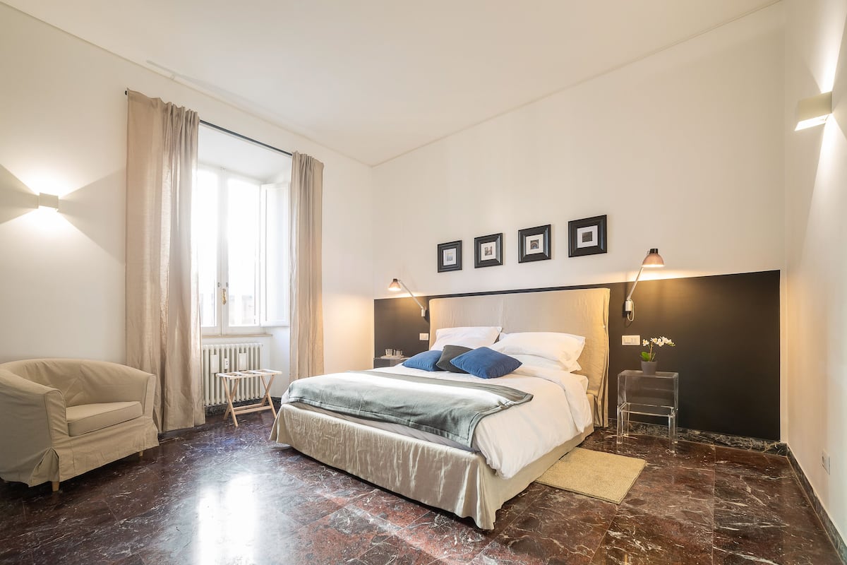 Klassieke suite | Luxe beddengoed, donzen dekbedden, een minibar, een kluis op de kamer