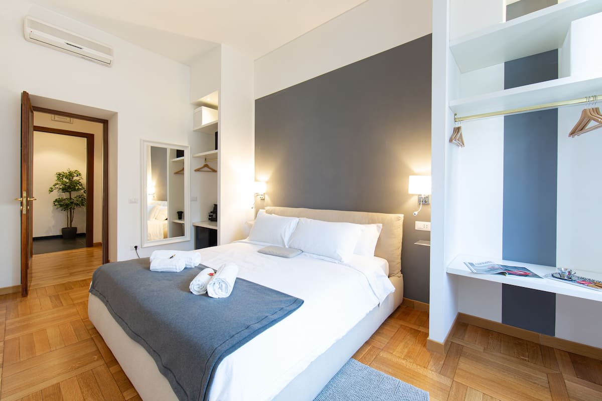 Deluxe Suite | Premium bedding, down duvets, minibar, in-room safe