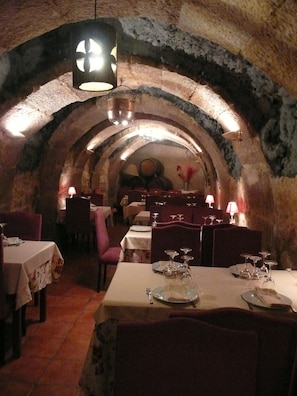 Daily full breakfast (EUR 6 per person)