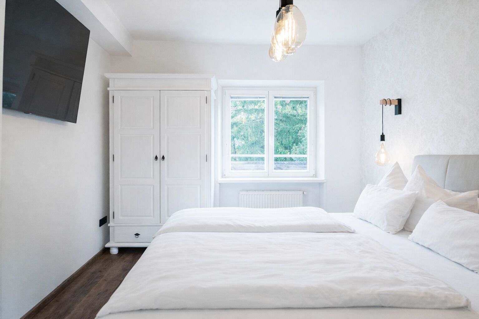 Deluxe Apartment, 2 Bedrooms, Mountain View | In-room safe, free WiFi, bed sheets