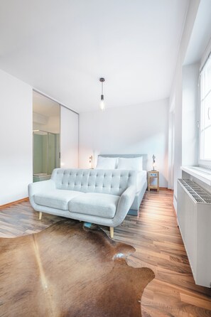 Deluxe-Studio, Balkon, Bergblick | Zimmersafe, kostenloses WLAN, Bettwäsche