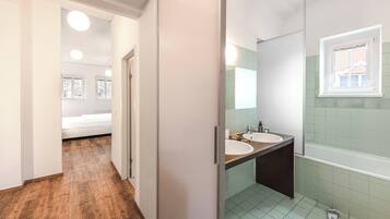 Classic Apartment, 2 Bedrooms | Bathroom | Hair dryer, towels, toilet paper