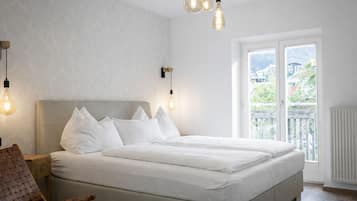 Deluxe Apartment, 2 Bedrooms, Mountain View | In-room safe, free WiFi, bed sheets