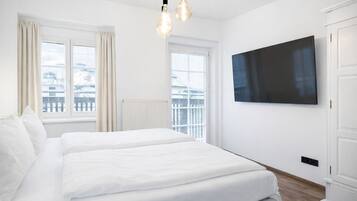 Design Apartment, 2 Bedrooms, Mountain View | In-room safe, free WiFi, bed sheets