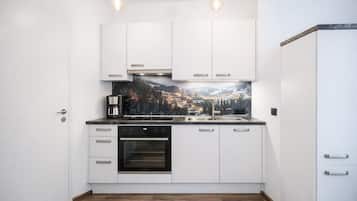 Design Apartment, 2 Bedrooms, Mountain View | Private kitchen | Fridge, microwave, stovetop, coffee/tea maker