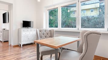 In-room safe, free WiFi, bed sheets