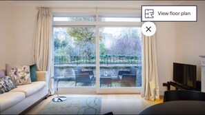 Appartement | Woonruimte | Een flatscreentelevisie