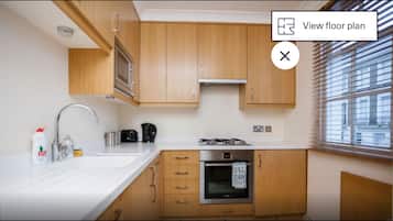Apartment | Private kitchen | Full-size fridge, microwave, oven, electric kettle
