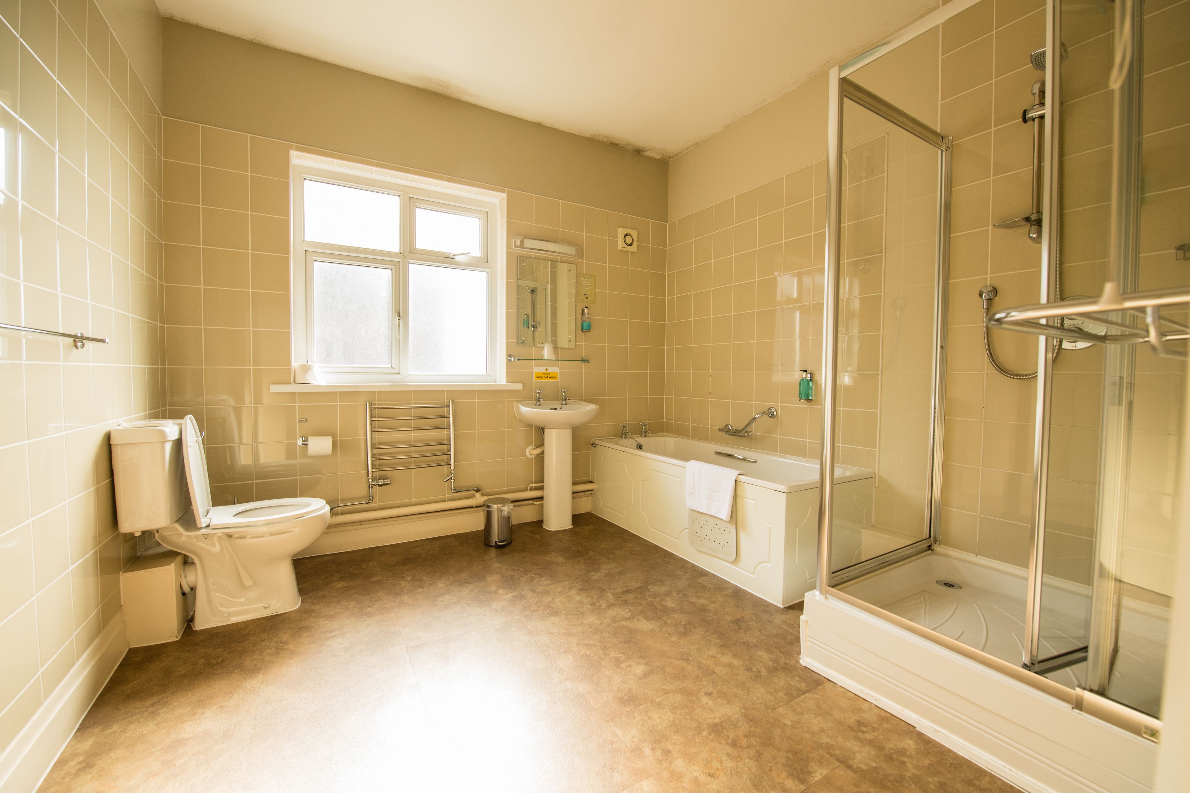 free toiletries, towels