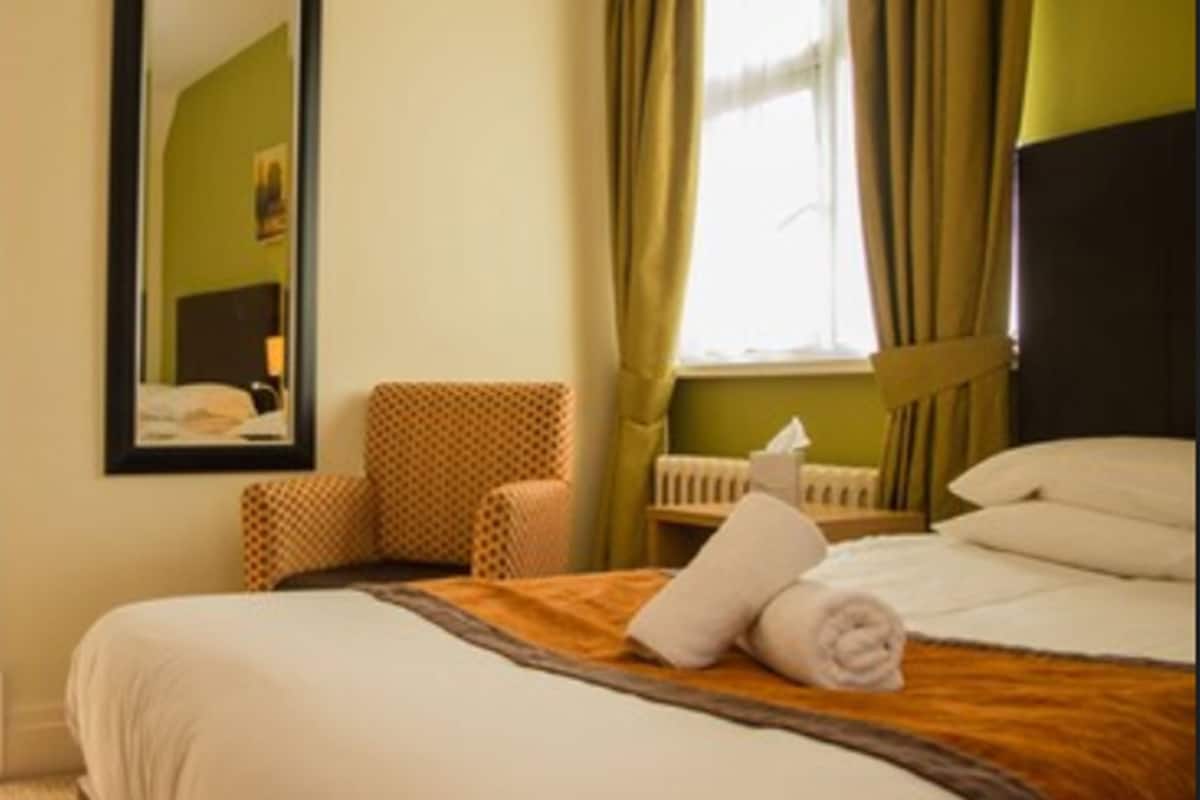 single room | desk, free wifi, bed sheets