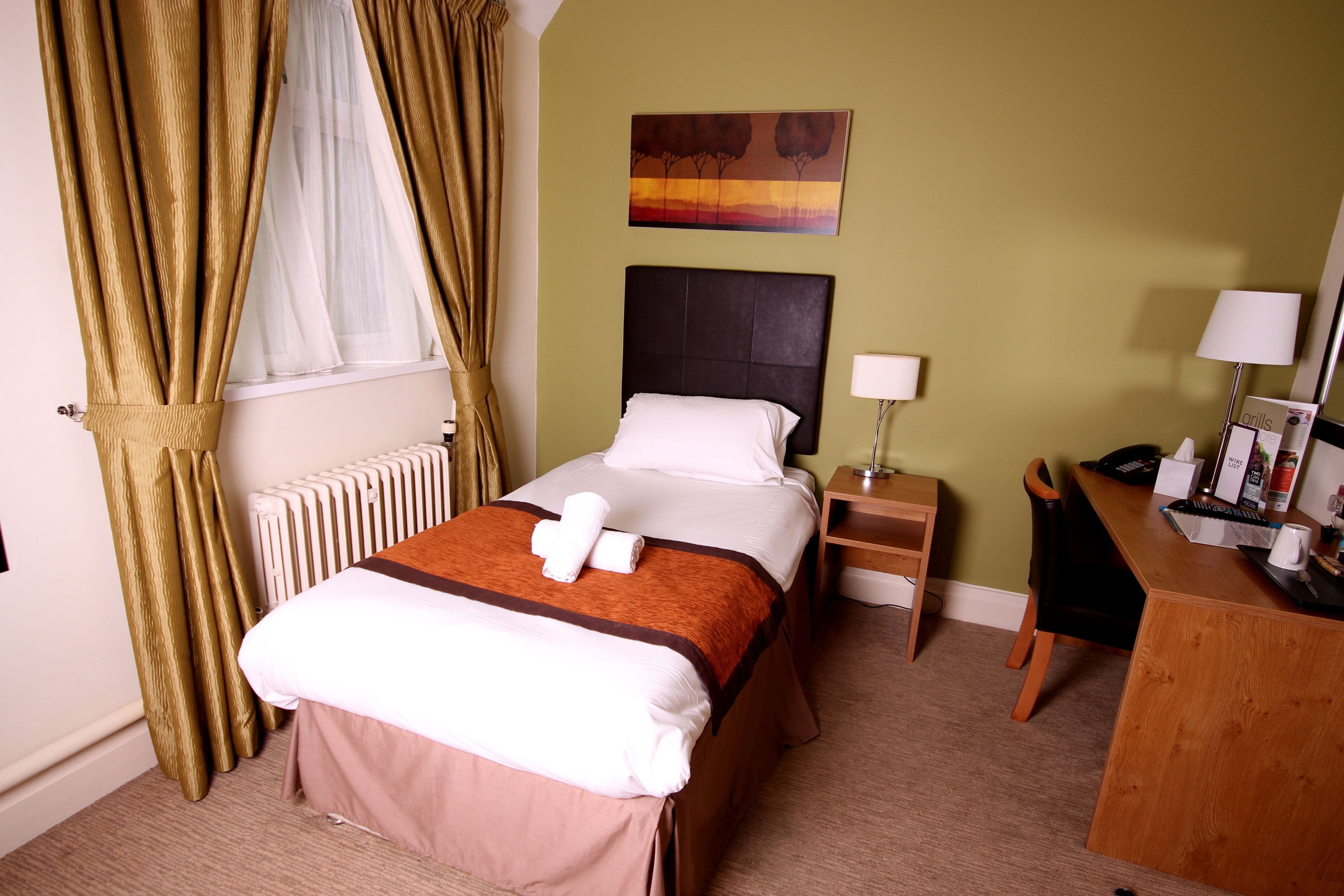 single room | desk, free wifi, bed sheets