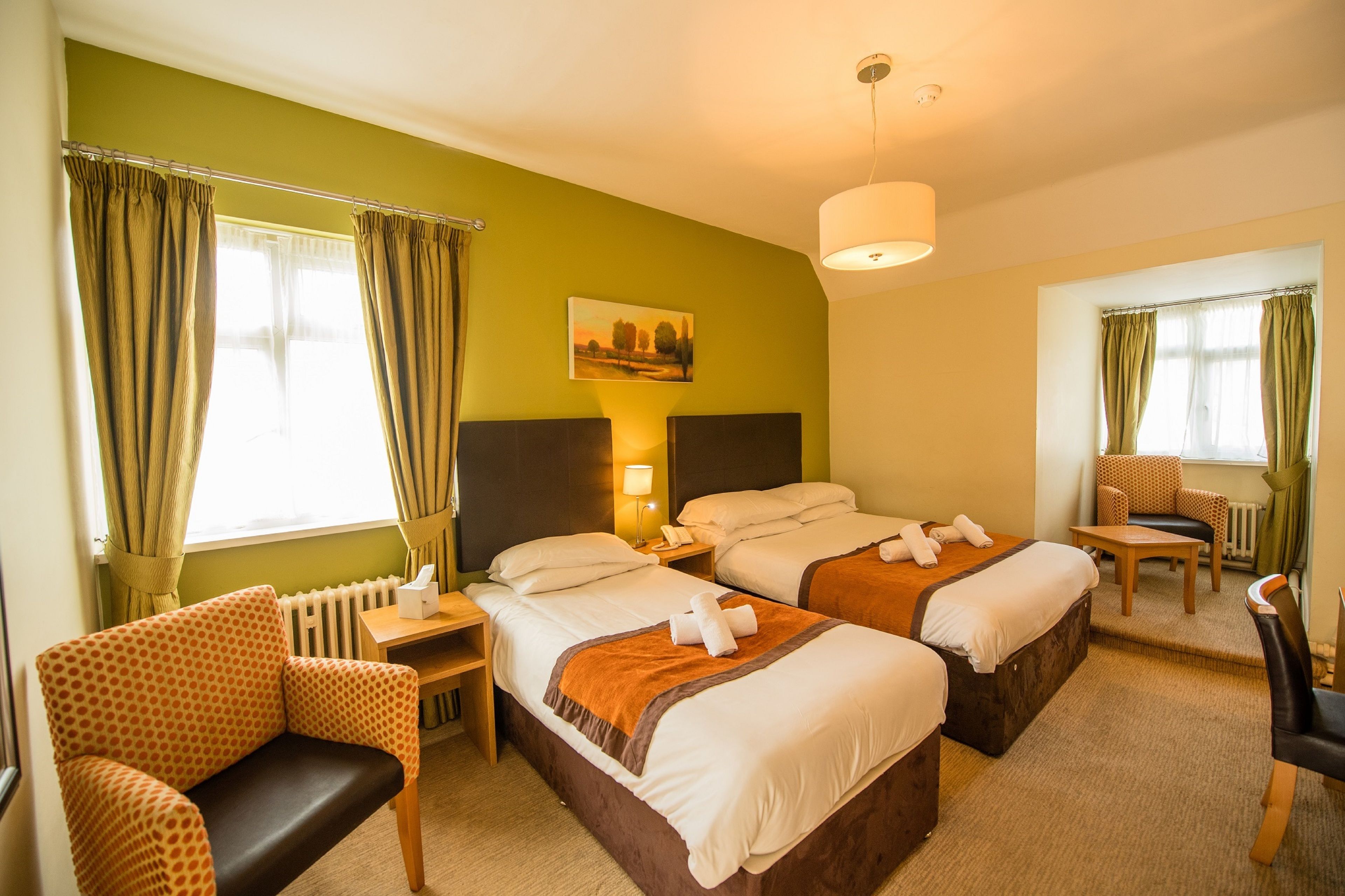 family room | desk, free wifi, bed sheets