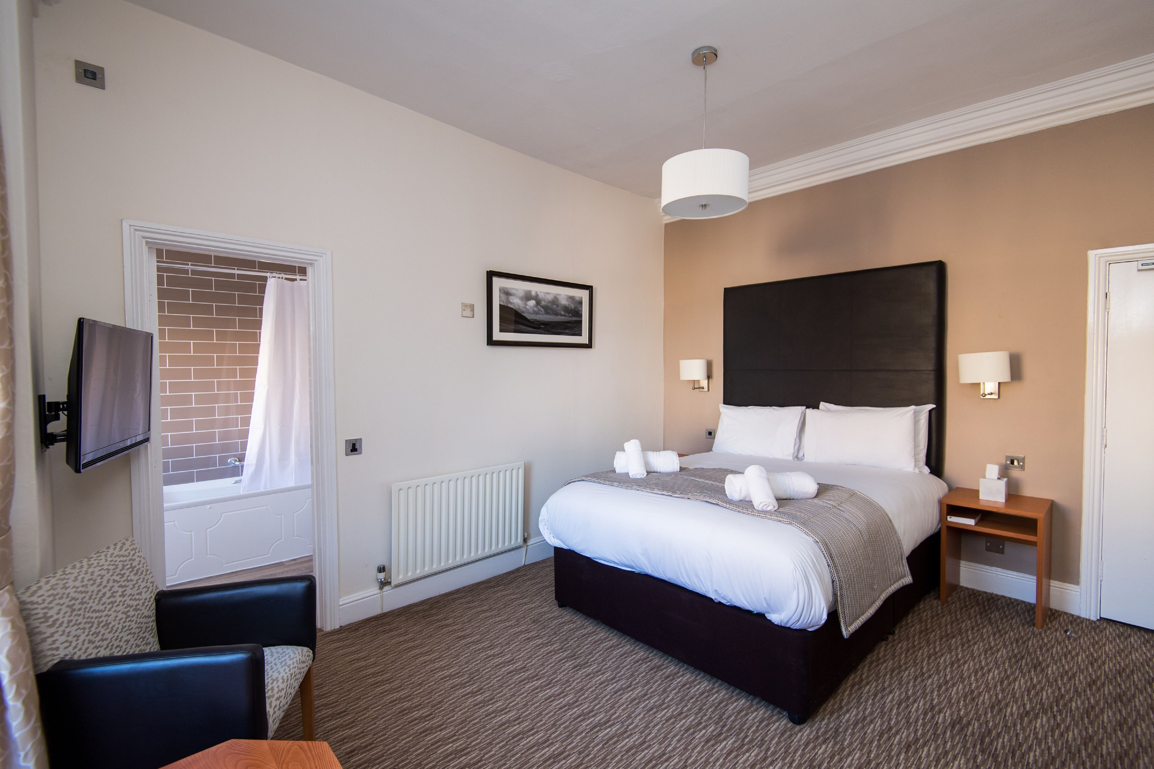 Desk, laptop workspace, iron/ironing board, free WiFi