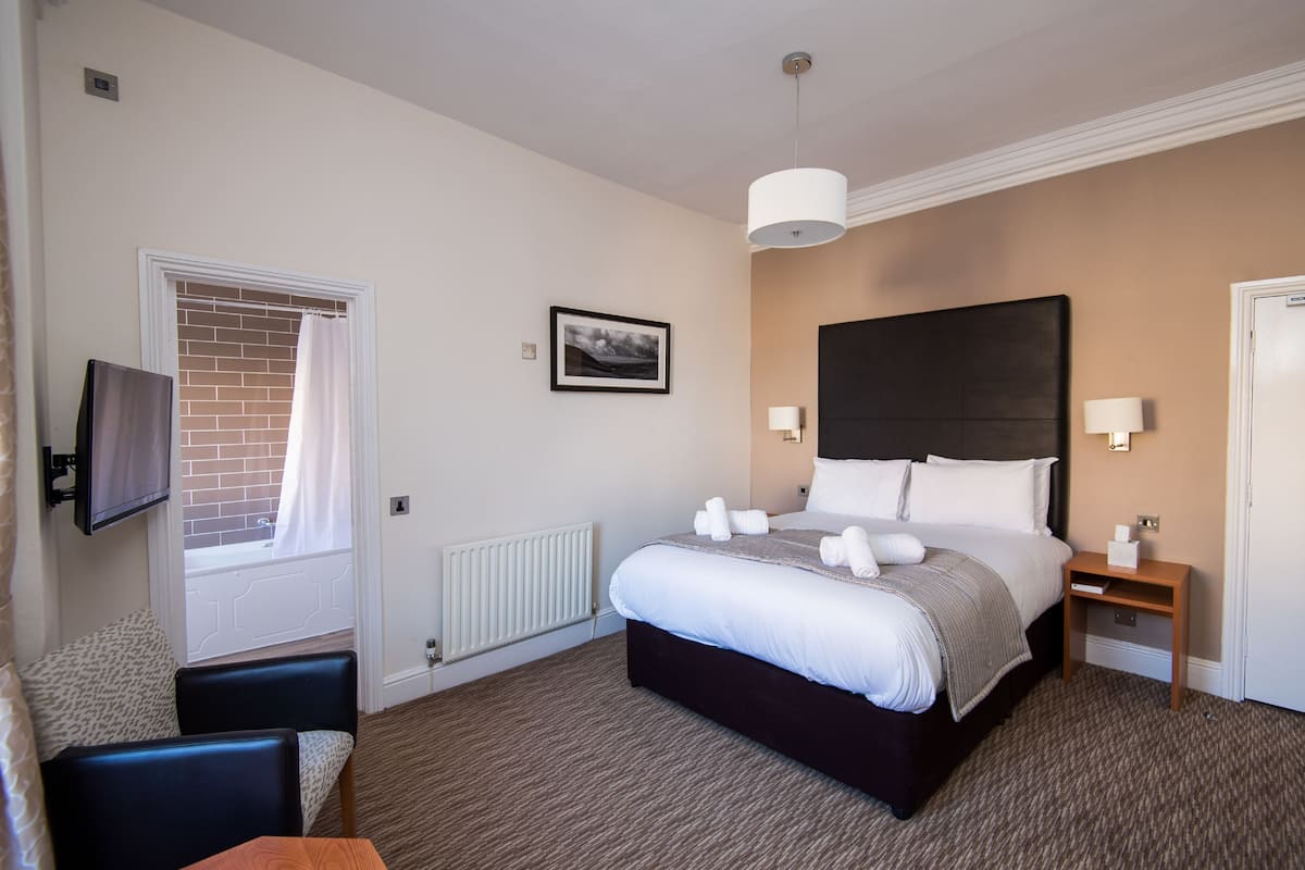 Desk, laptop workspace, iron/ironing board, free WiFi