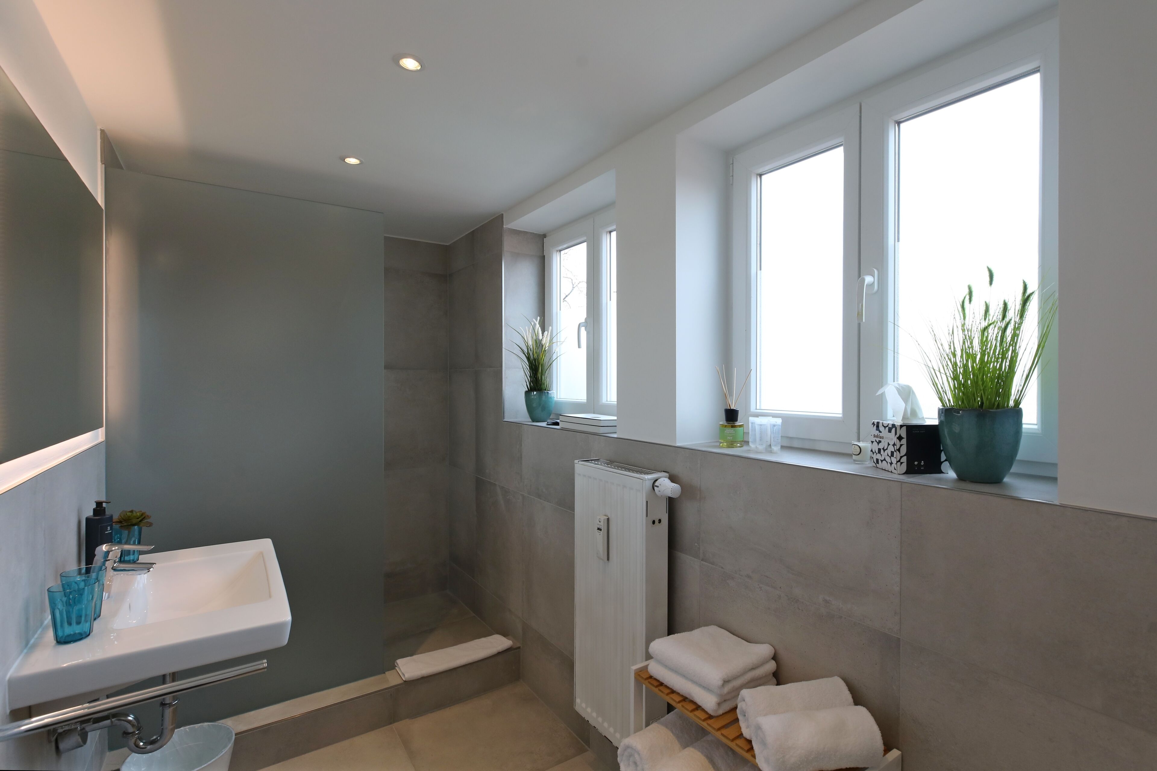 Loft | Baño | Secadora de cabello, pantuflas, toallas, jabón 