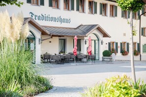 Courtyard view - Hotel Obermaier (Munich)