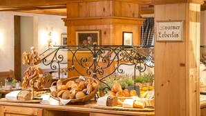 A bakery display with various breads and pastries. - Hotel Obermaier (Munich)