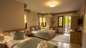 A hotel room with two beds, a desk, a chair, a TV, and a view of the outdoors. - Hıdırlık Konakları (Safranbolu)