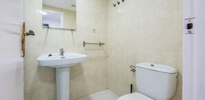 Apartment, 1 Bedroom (161294) | Bathroom