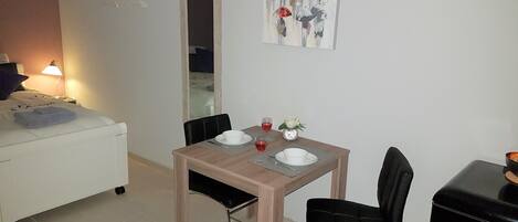 Studio | Ruang tamu | TV skrin rata