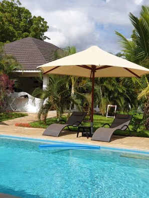 2 piscines extérieures