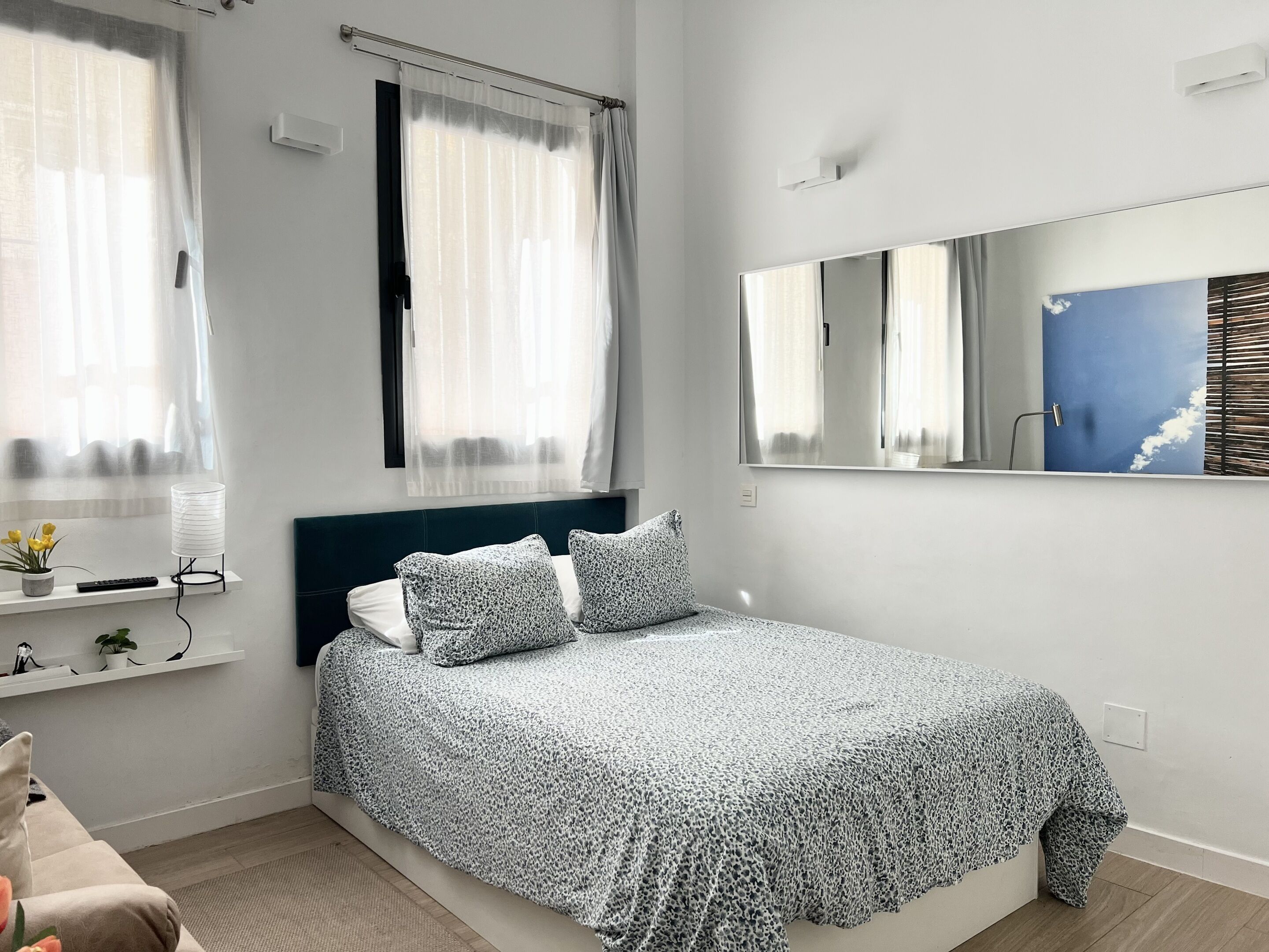 1 غرفة نوم وألحفة محشوة بالريش وستائر تعتيم ومكواة/لوح كي