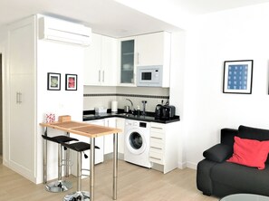 Comfort Studio, Ensuite, City View (Picacho 1) | Shared kitchen - Centro Picacho (Málaga)