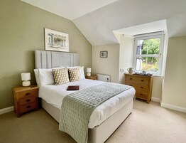 Cortinas blackout, wifi gratis y ropa de cama 