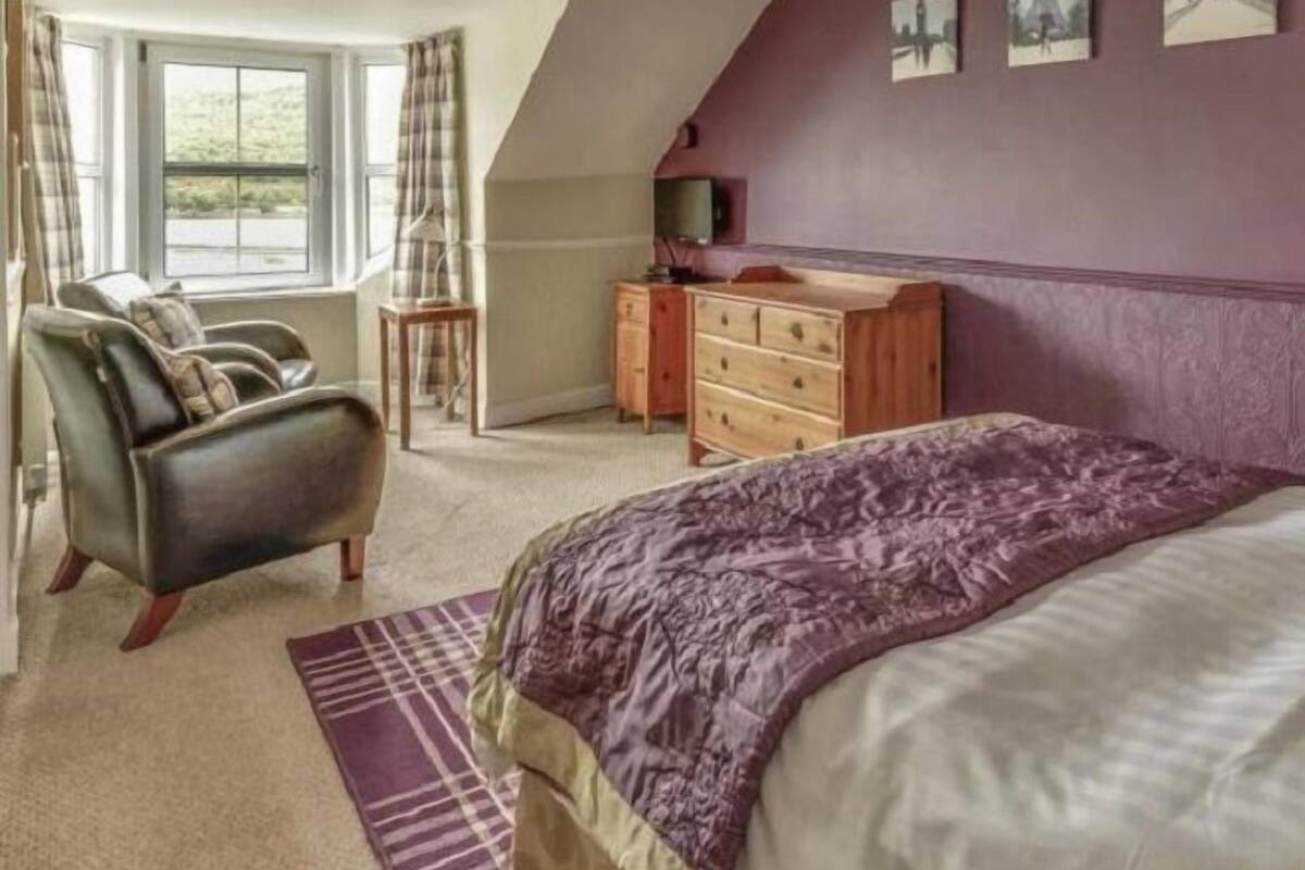 Deluxe Double Room, Ensuite (Lake and Mountain View) | Blackout drapes, WiFi (free), bed sheets