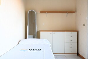 1 bedroom, bed sheets - M056 - Marcelli, two-room apartment with terrace 100 meters from the sea (Marcelli)