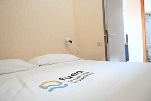 1 bedroom, bed sheets - M056 - Marcelli, two-room apartment with terrace 100 meters from the sea (Marcelli)