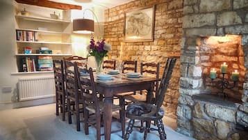 Casa de campo de lujo, baño privado | Restaurante