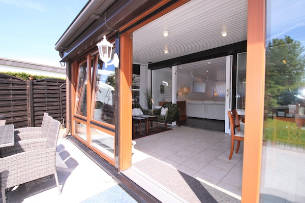 Blick von Terasse ins Haus