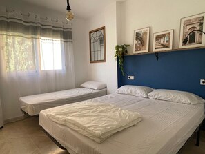 3 bedrooms, iron/ironing board, free WiFi