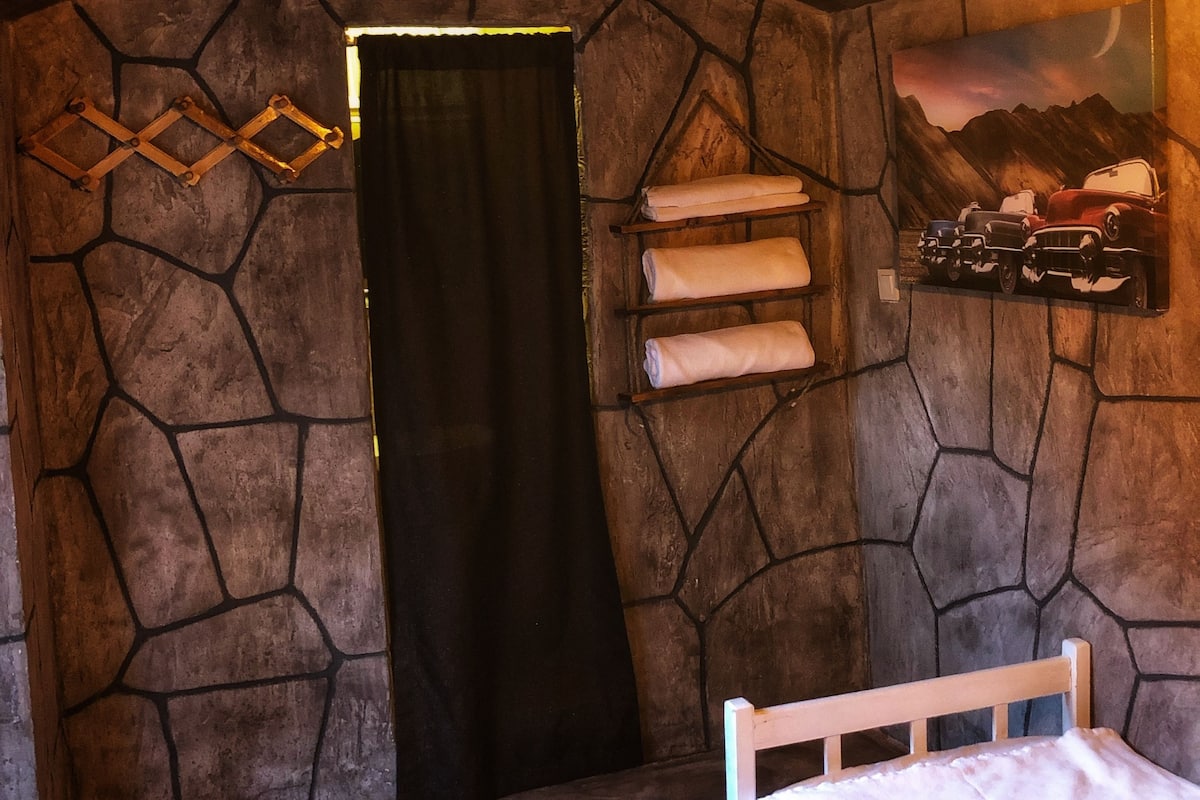 Desk, soundproofing, rollaway beds, free WiFi